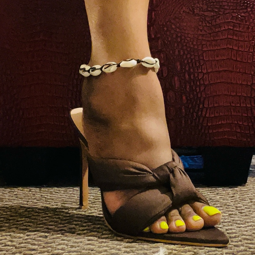 Boohoo Dark Brown/Chocolate Knotted Heels/Mules NWOT Size 8 - Picture 4 of 10